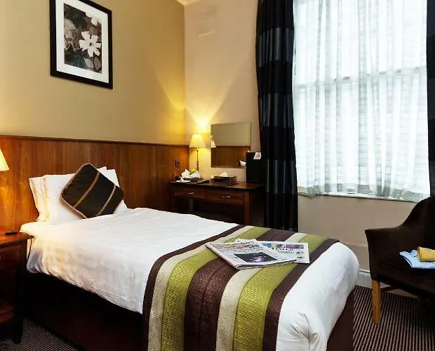 Отель Central Hotel 3*